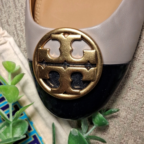 NWOT Tory Burch Chelsea Cap Toe Pumps - Picture 2 of 14